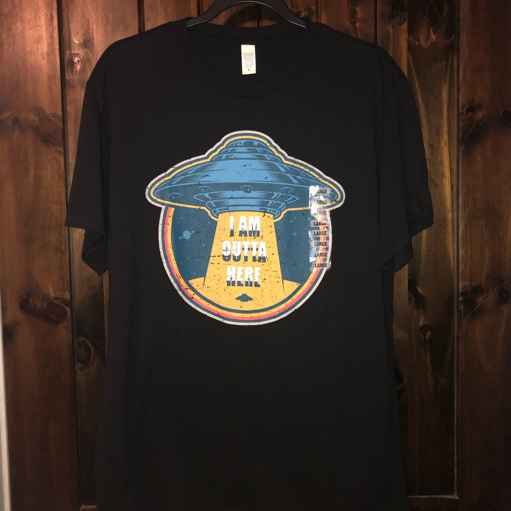 I Am Outta Here Alien Spaceship T-Shirt Size Large